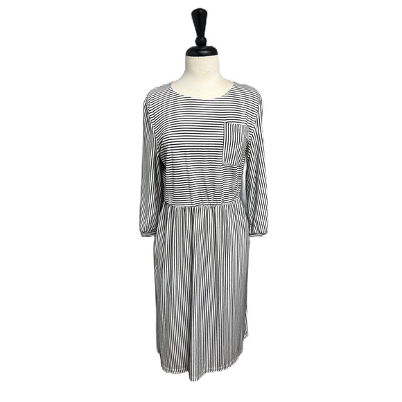 Merokeety Dresses & Skirts - Merokeety Dress Sz L  White with Black Pin Stripes Midi Pockets Women's